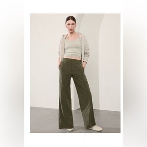 Athleta Brooklyn Heights High Rise Cargo Pants NWT | Aspen Olive Women's size 2
